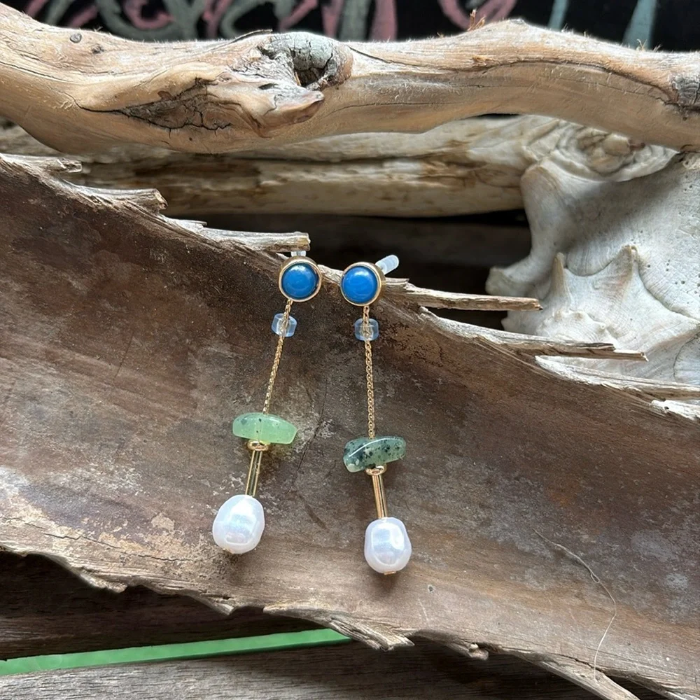 - NWT Dangle gold with blue, green and faux pearl beads post back Earrings - Picture 1 of 4
